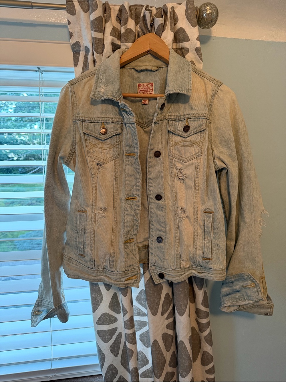 Abercrombie & Fitch Light Wash Denim Jacket women
